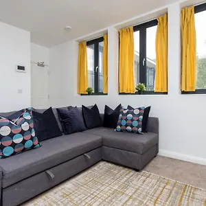 Flat 7- Spacious Flat In The Heart Of Apartment