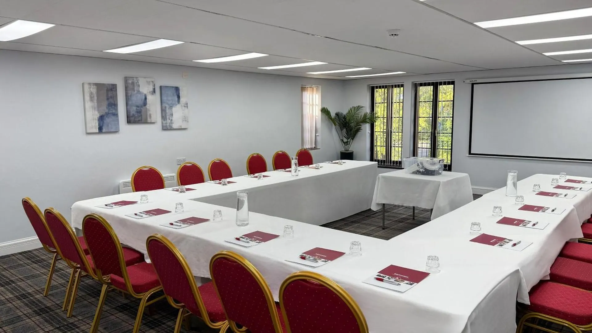 Europa Gatwick Hotel & Spa Crawley  3*, Crawley (West Sussex)